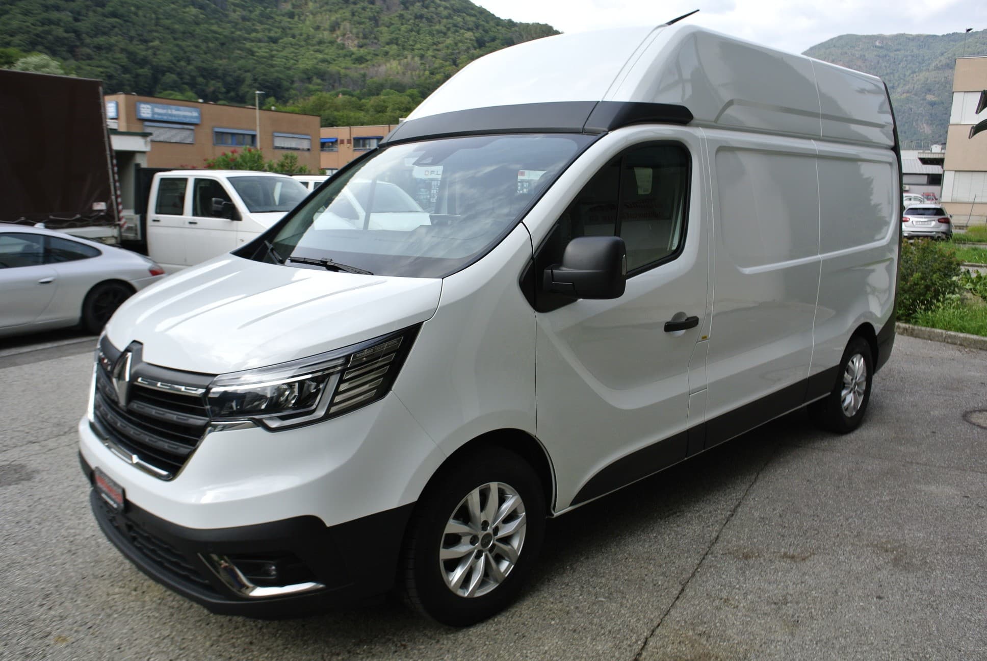 RENAULT TRAFIC