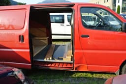 TOYOTA HI-ACE 26