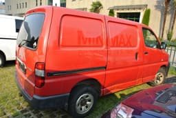 TOYOTA HI-ACE 4